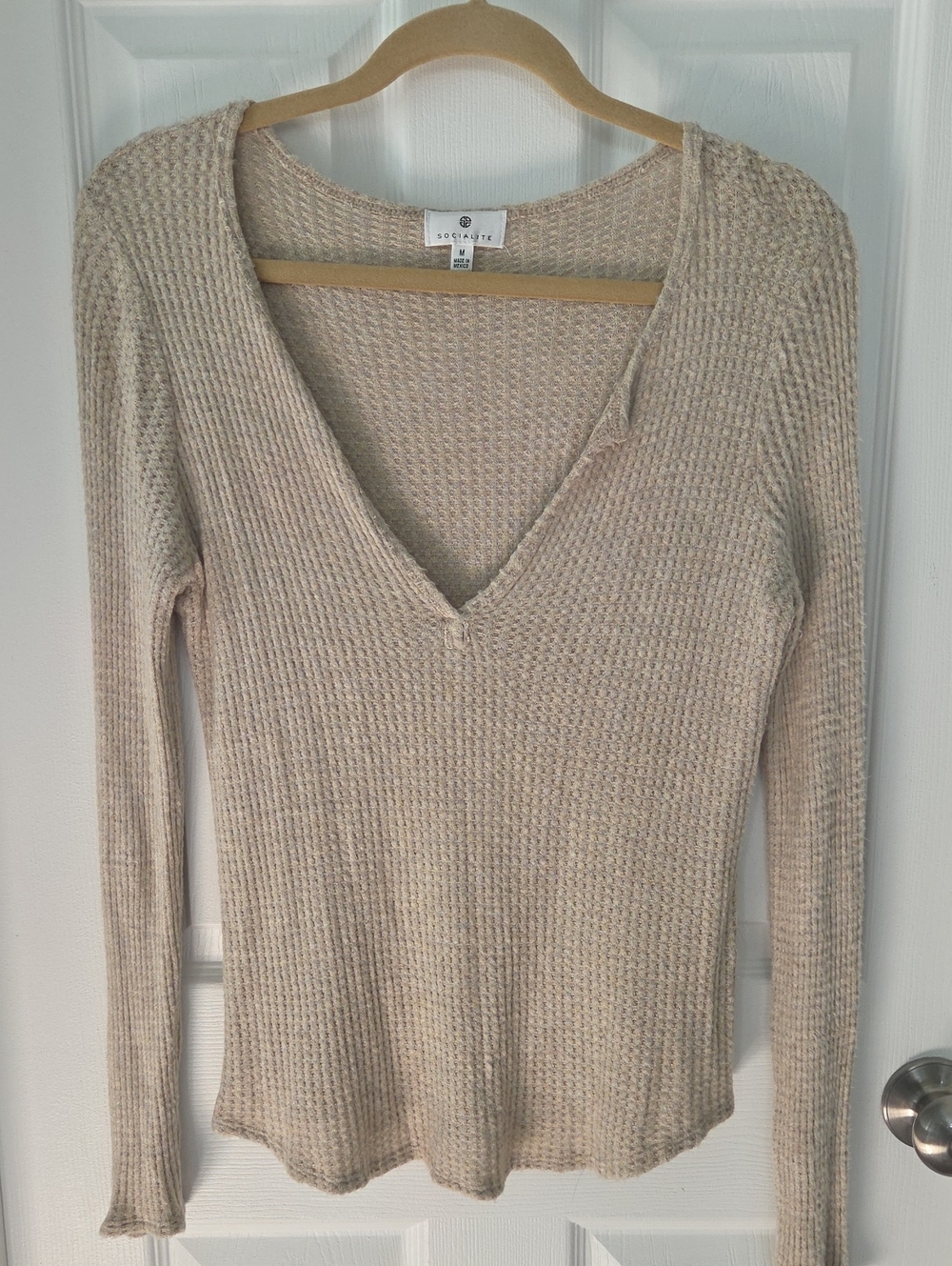 Socialite Oatmeal Waffle Knit Thermal Long Sleeve Deep V-Neck Henley Top M